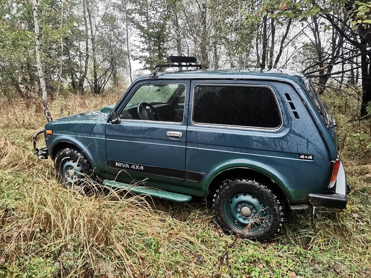 Lada Niva (21217)- - - > Čelné sklo/kúpim/hneď