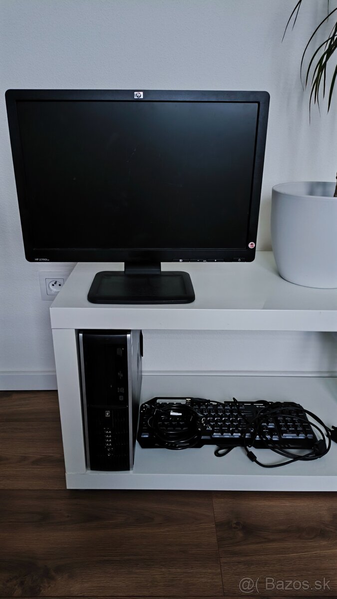 Stolný počítač HP elite 8300 + monitor