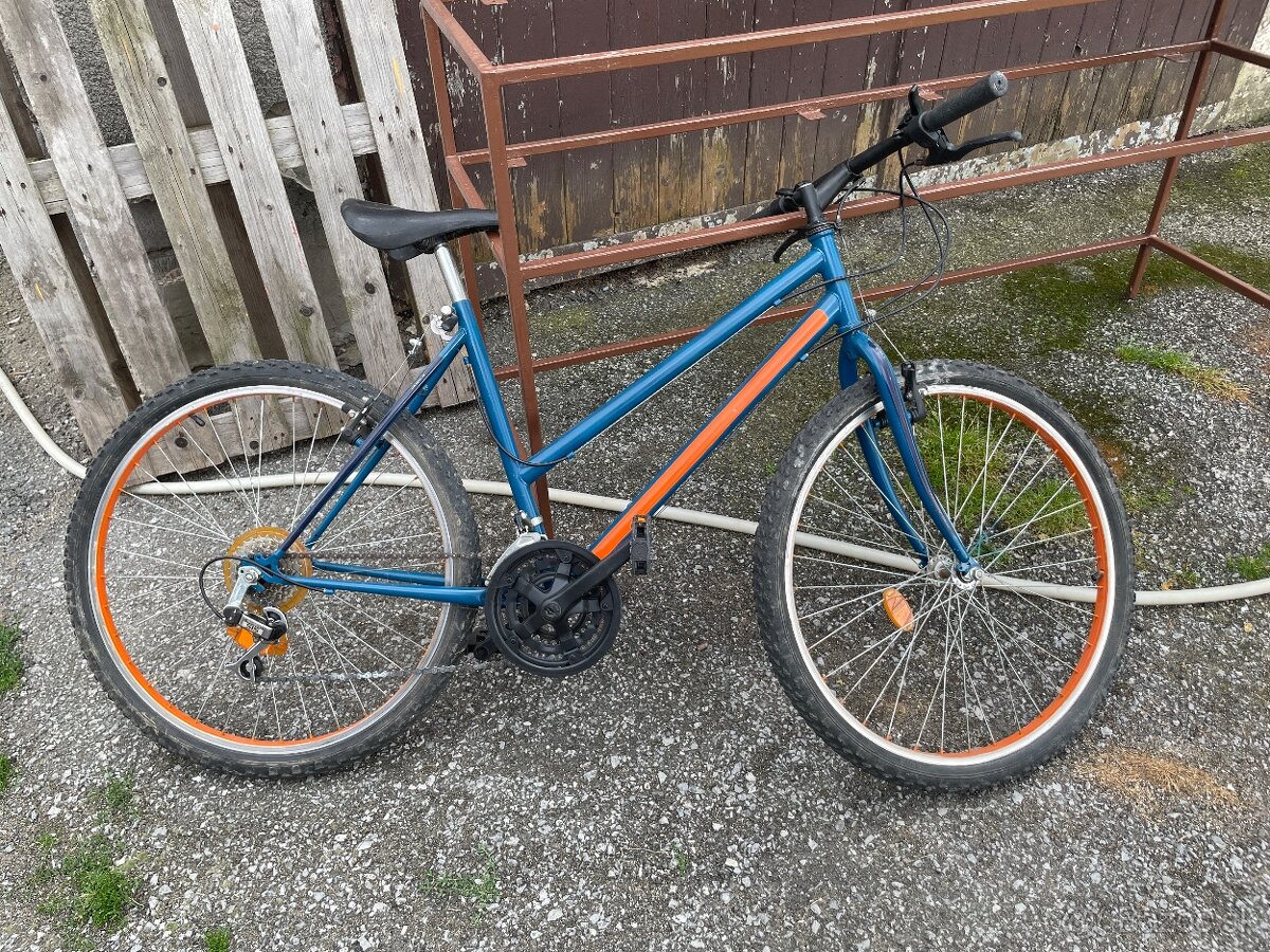 Starší horský bicykel