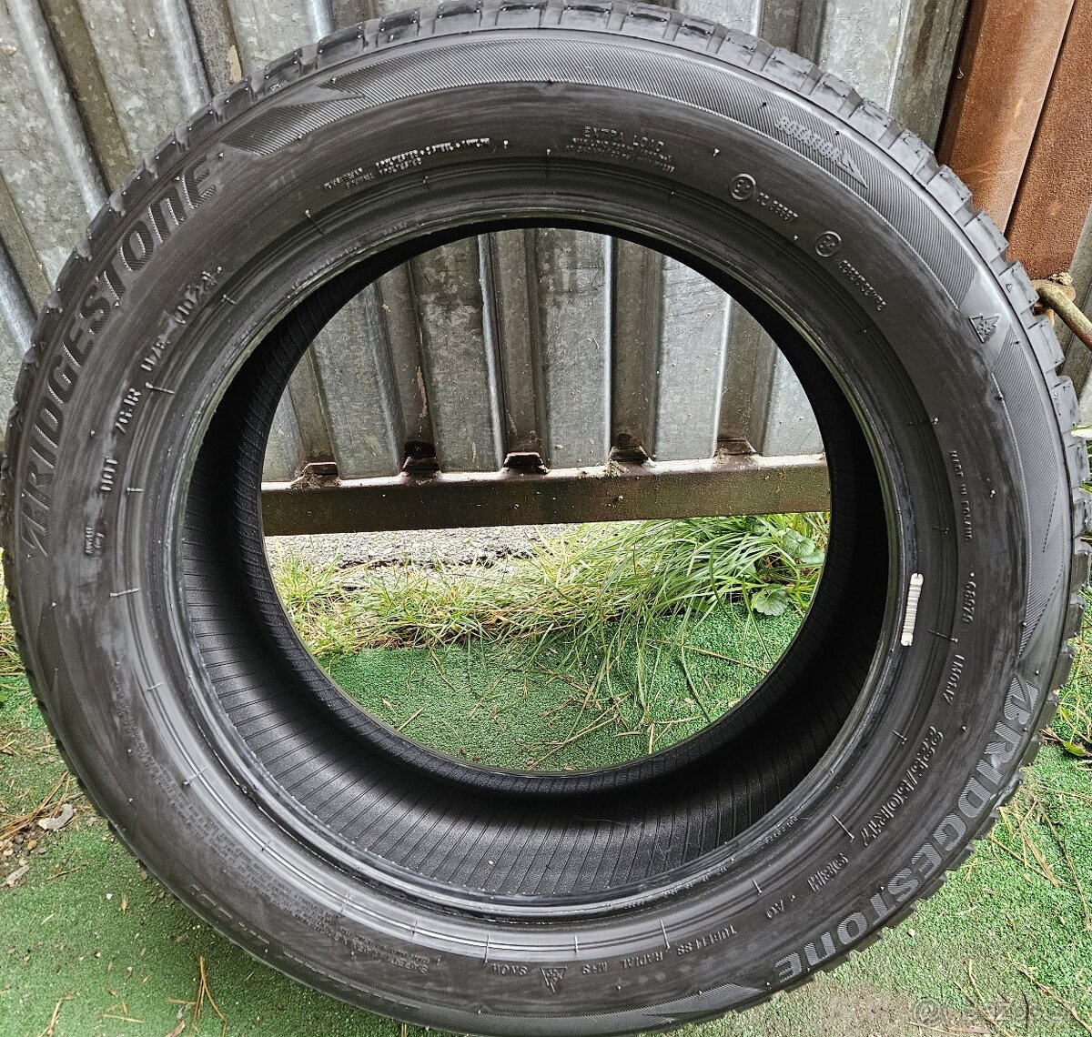 2 ks špičkové zimné pneu Bridgestone - 225/50 r17 98H