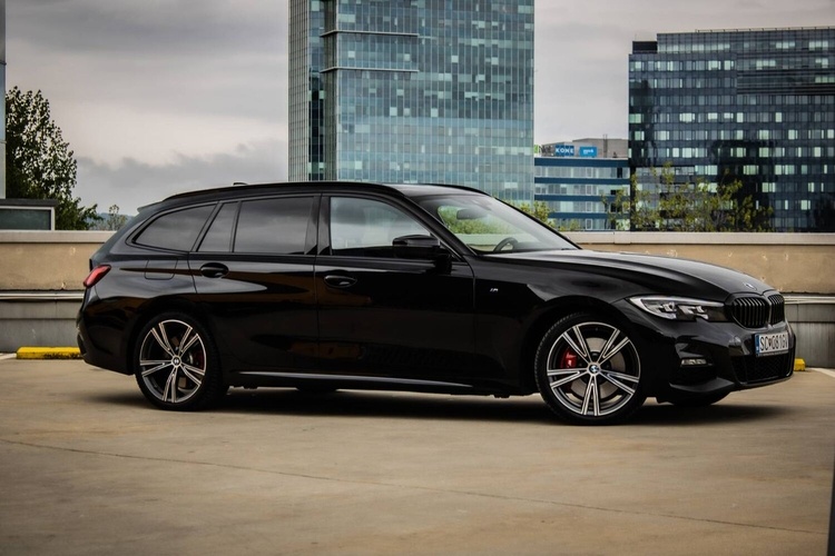 BMW Rad 3 Touring 330i xDrive A/T