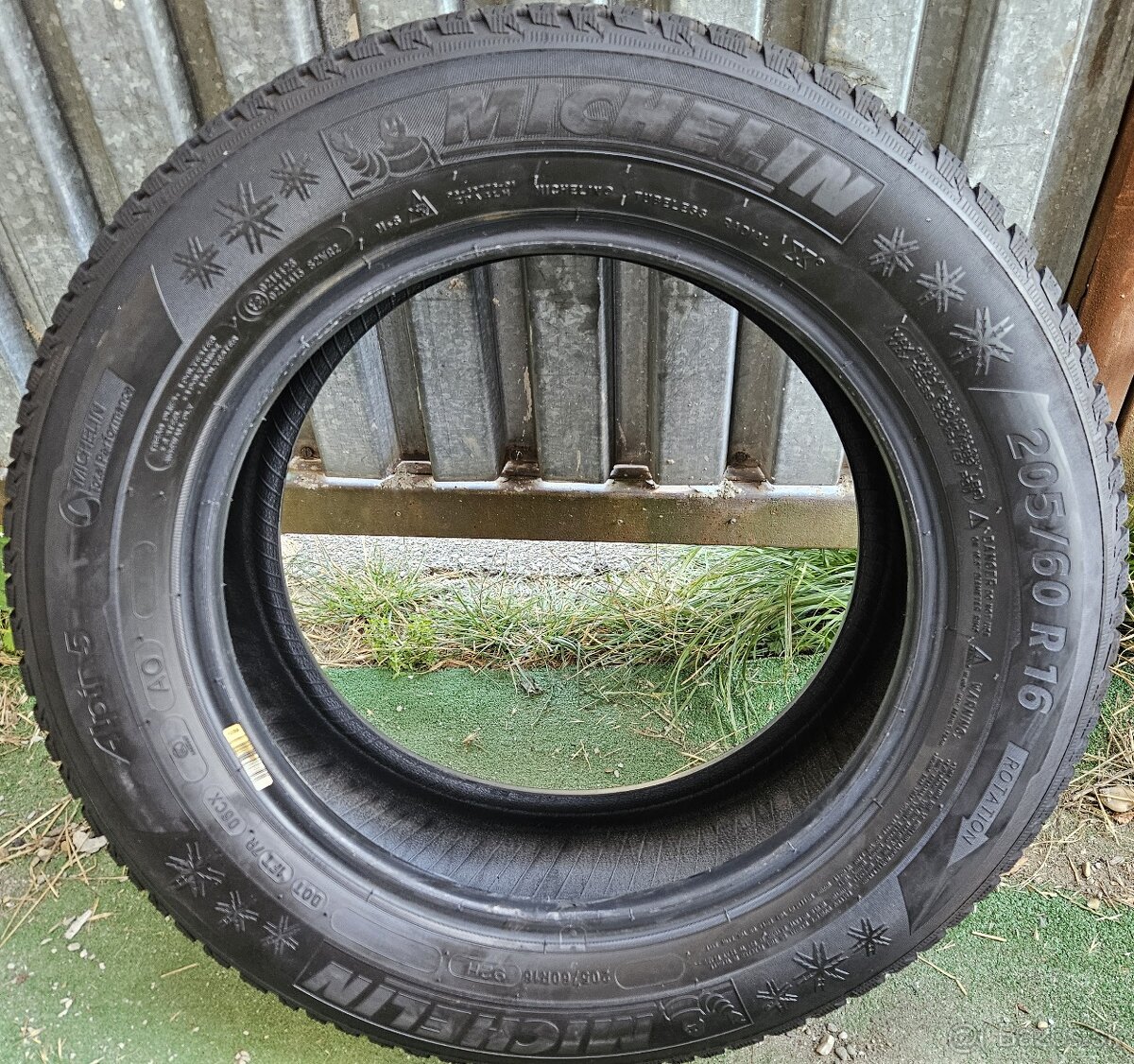 Špičkové, prakticky nejazdené zimné Michelin - 205/60 r16