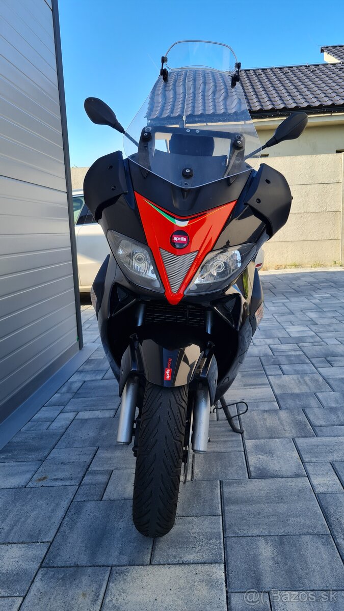 Aprilia SR Max 300