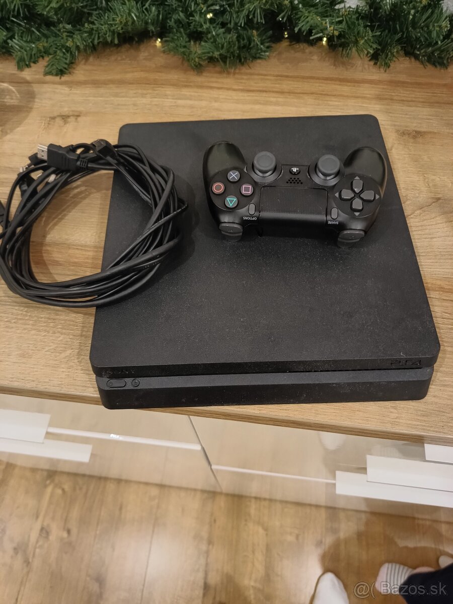 PS4 slim + hry