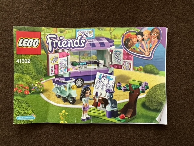 41332 LEGO FRIENDS - Emma a umelecký stojan