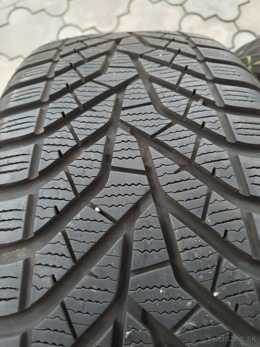 Predám zimné pneu Yokohama 235/55 R18