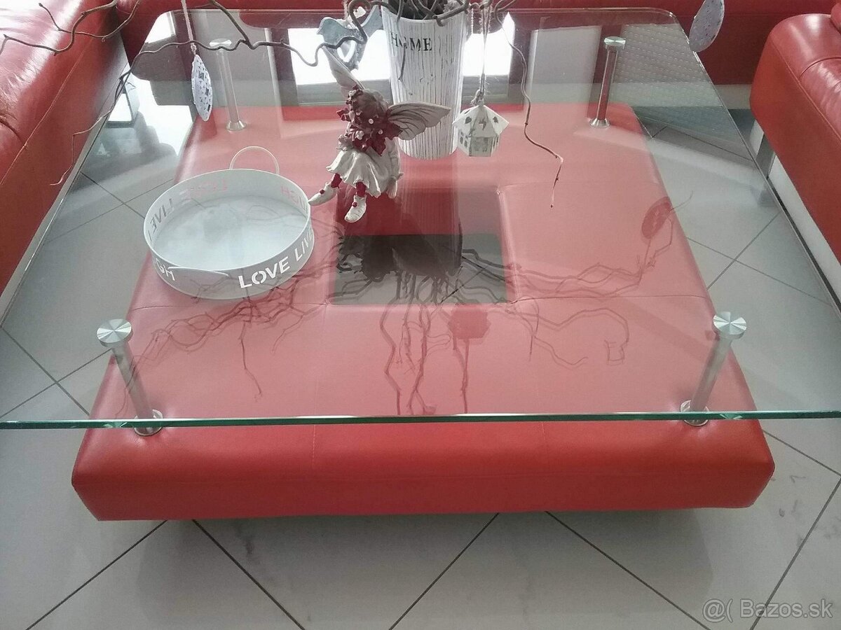 Starý oranžový koženno sklenený stôl