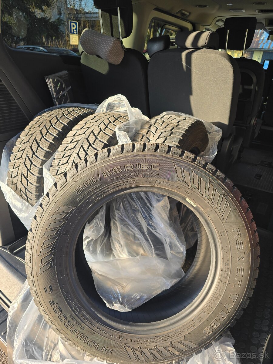 Zimné pneumatiky 215/65/r16C Nokian Snowproof