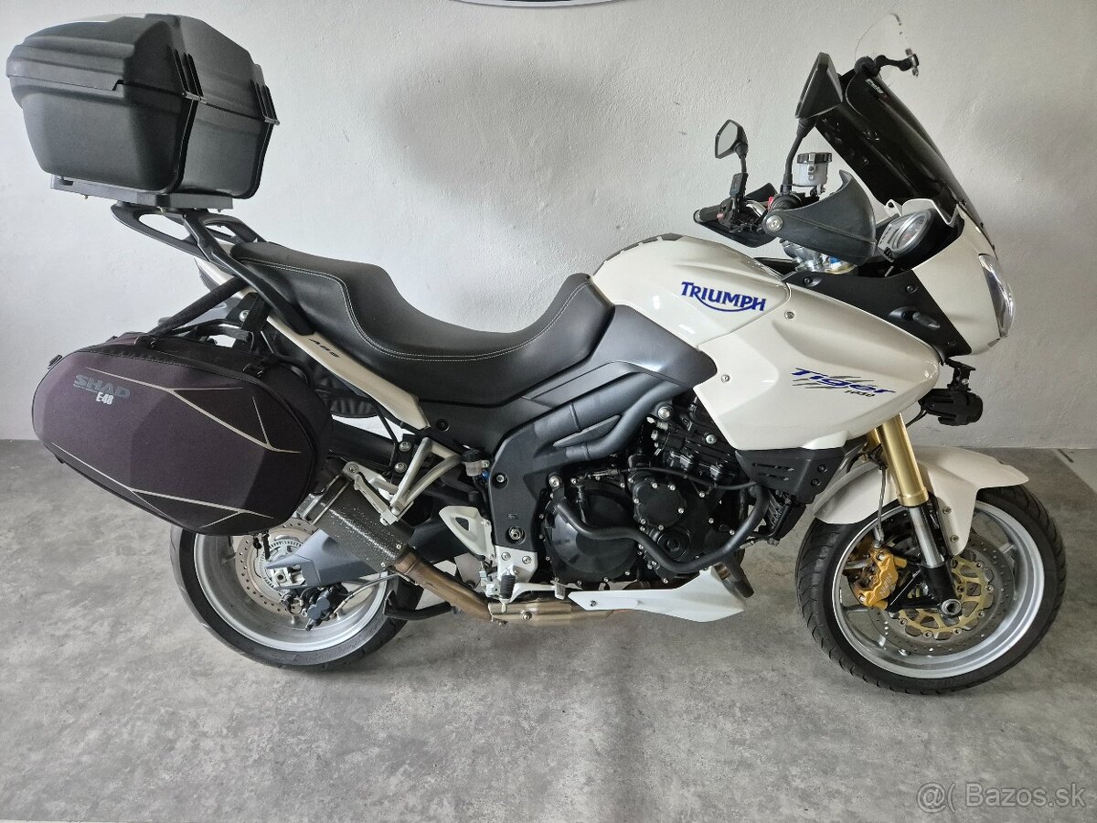 TRIUMPH TIGER 1050