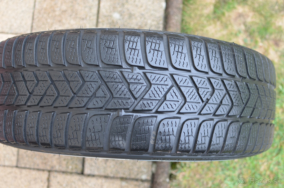 ZIMNÉ PNEUMATIKY PIRELLI WINTER SOTTOZERO 3 205/40R18 86V