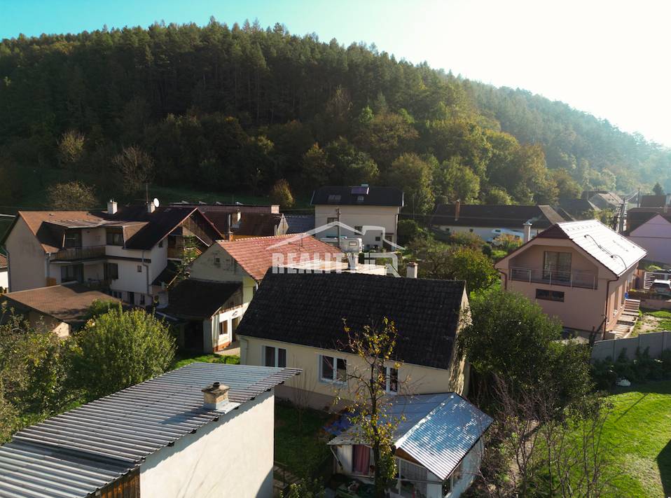 Rodinný dom pod horou s pozemkom 650 m2, Trenčín - Kubrá