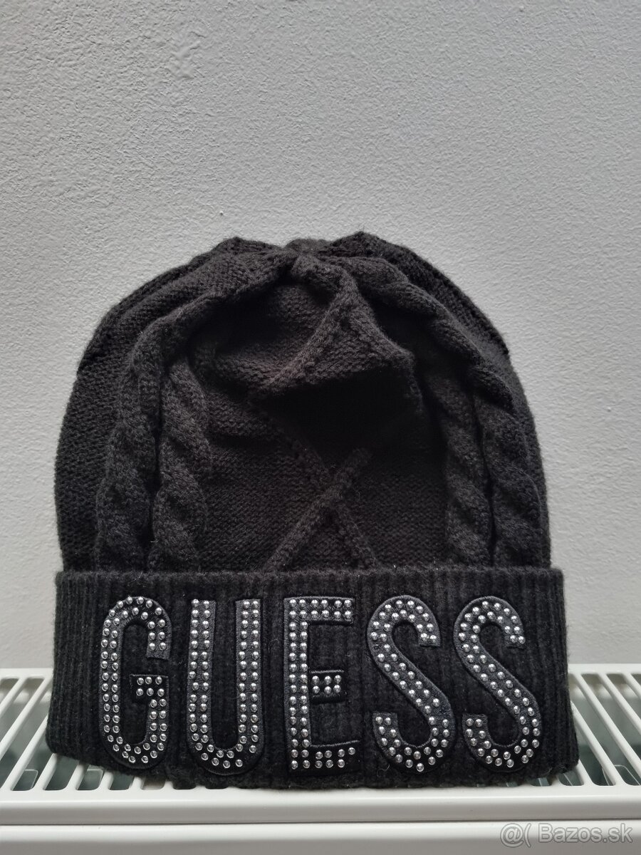 Čiapka Guess