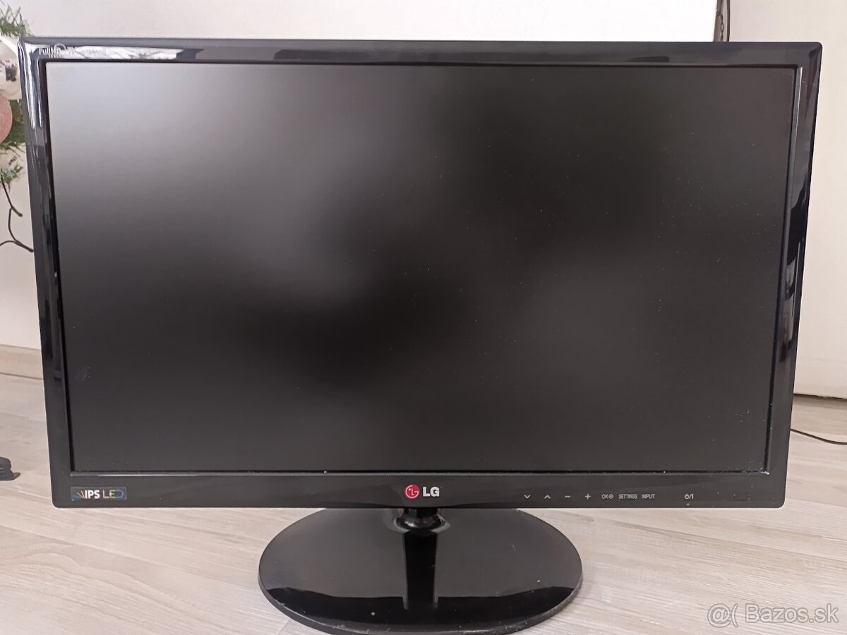 LG Monitor 24´´ 1080p ( Ako televízor + diaľkový ovládač)