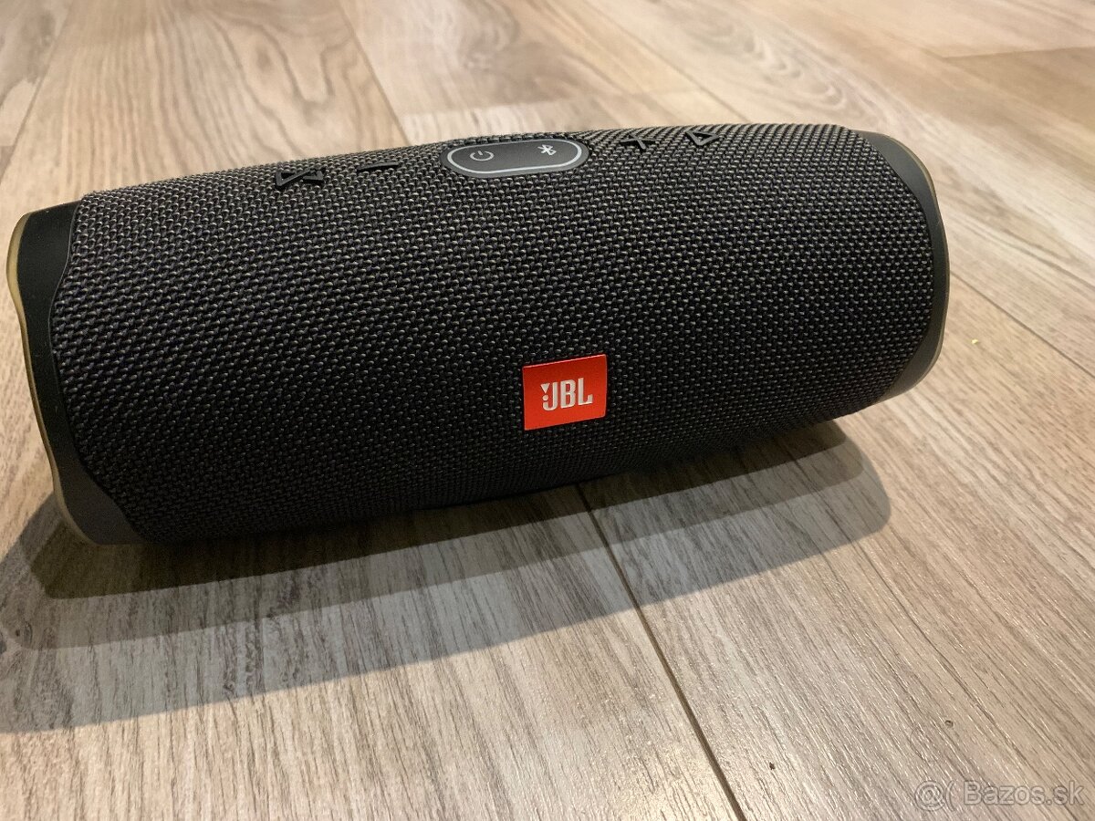 JBL charge 4