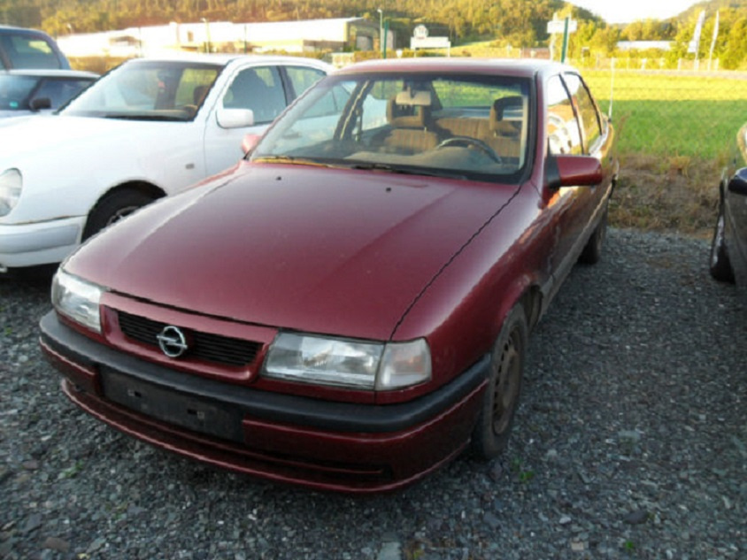 Ponúkam diely na Opel Vectra A, motor 2,0i  85kw, rv.1995,