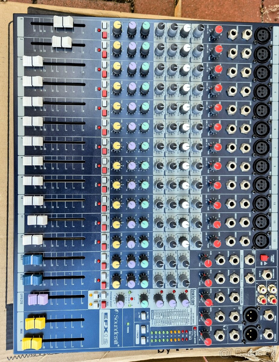 Mixážny pult Soundcraft efx 12