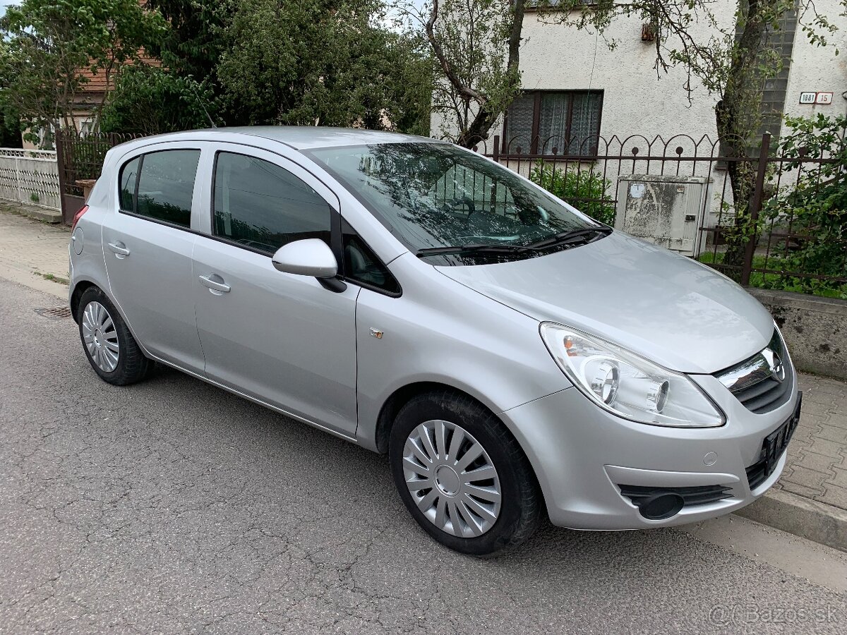 Opel corsa 1,2 benzin/plyn , pokazeny motor