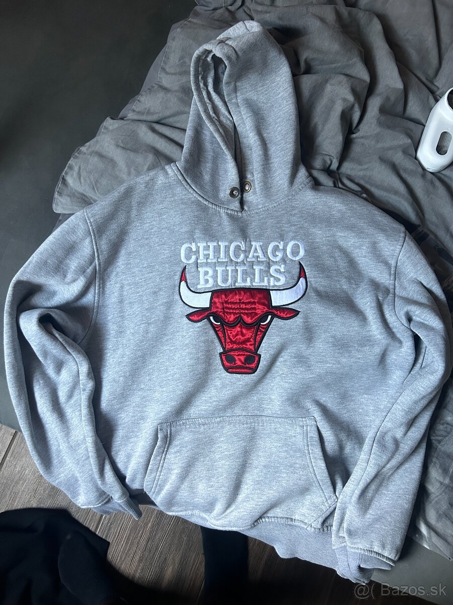 Predám novú originál mikinu značky Chicago Bulls veľkosť L