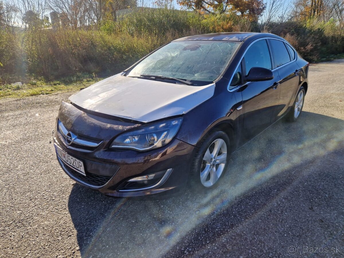 Opel Astra 1.4 Turbo Cosmo PLNE POJAZDNE