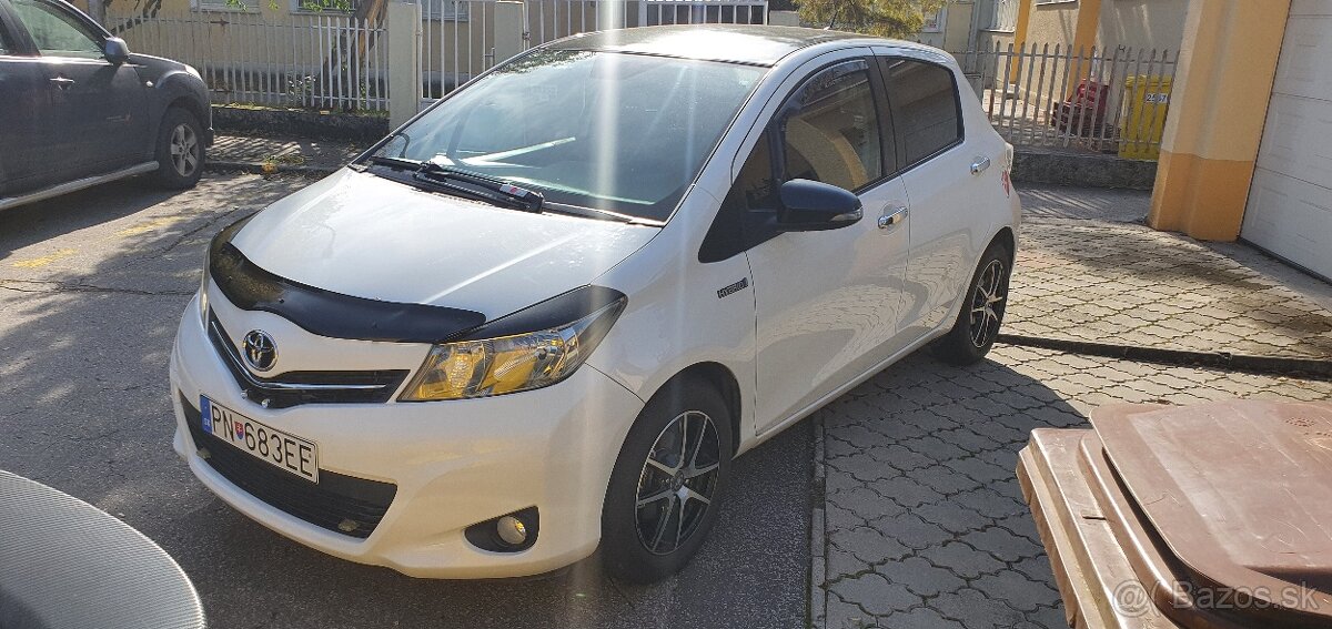 Toyota yaris 1.3 biela