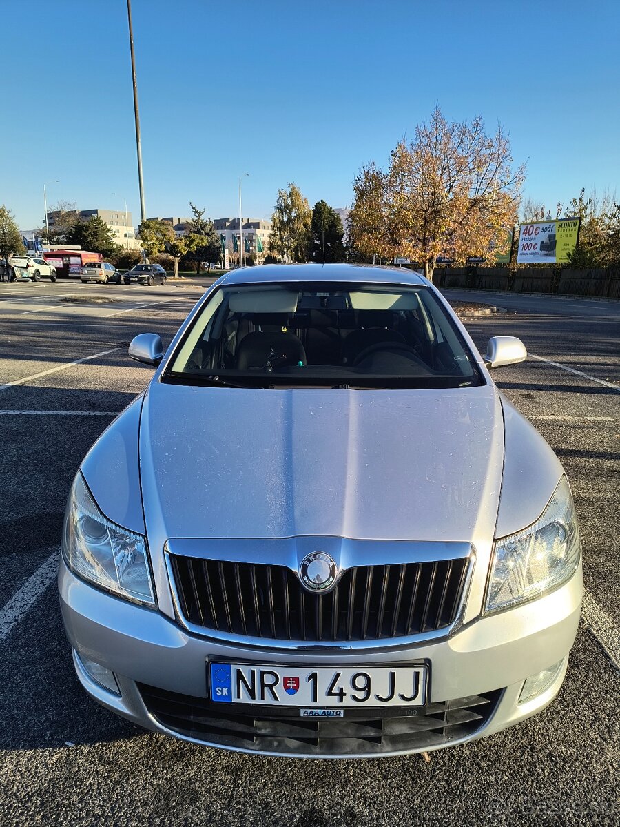 Škoda Octavia 2 facelift 1,6 benzín Rezervovane