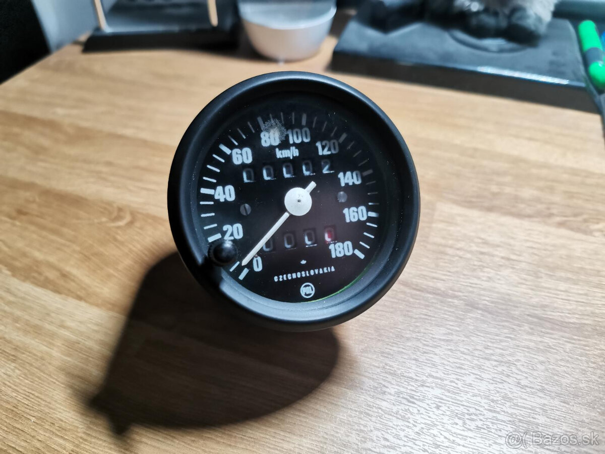 Tachometer s dennym počítačom