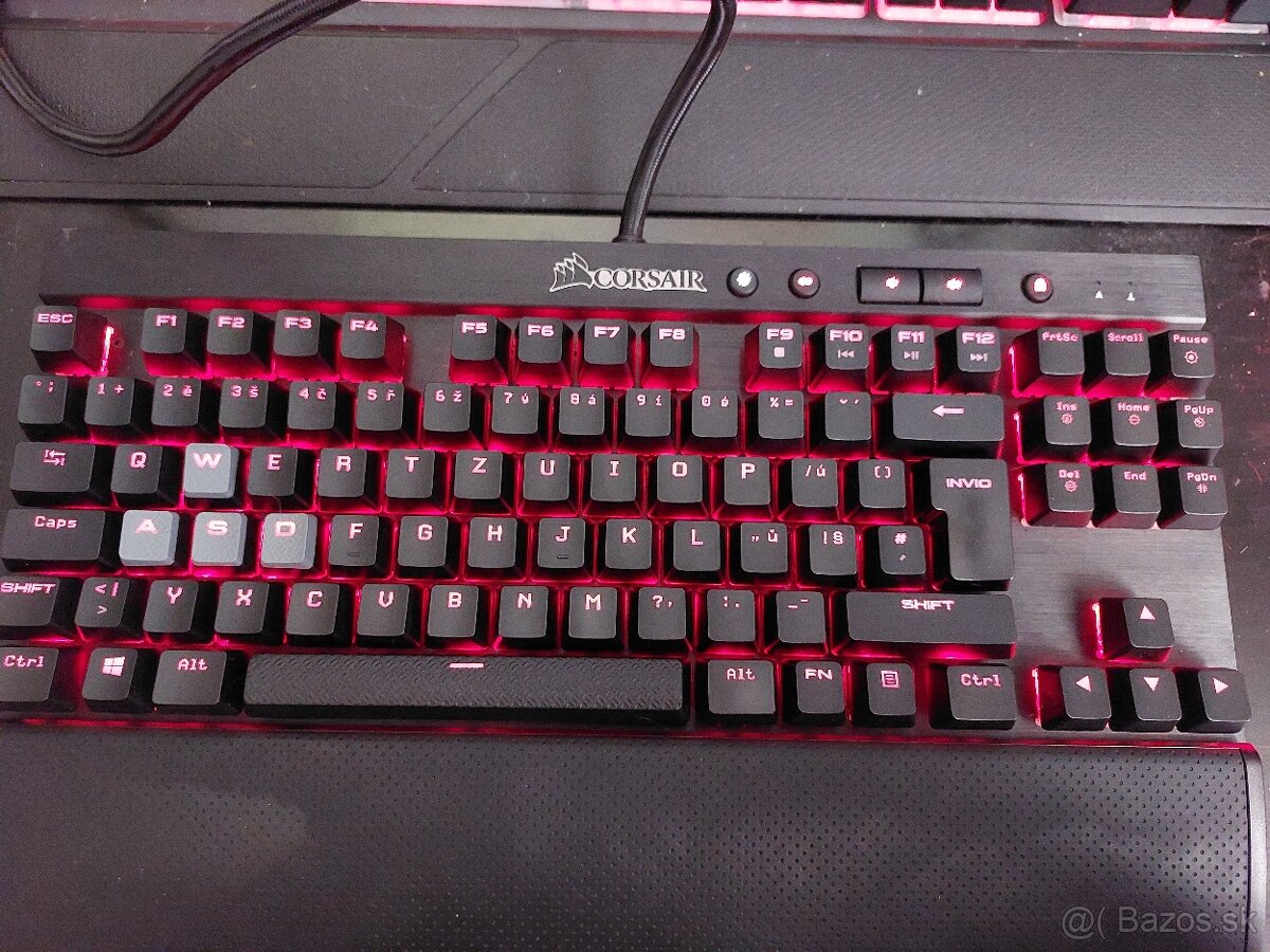 Herní klávesnice Corsair Gaming K65 RGB RAPIDFIRE.