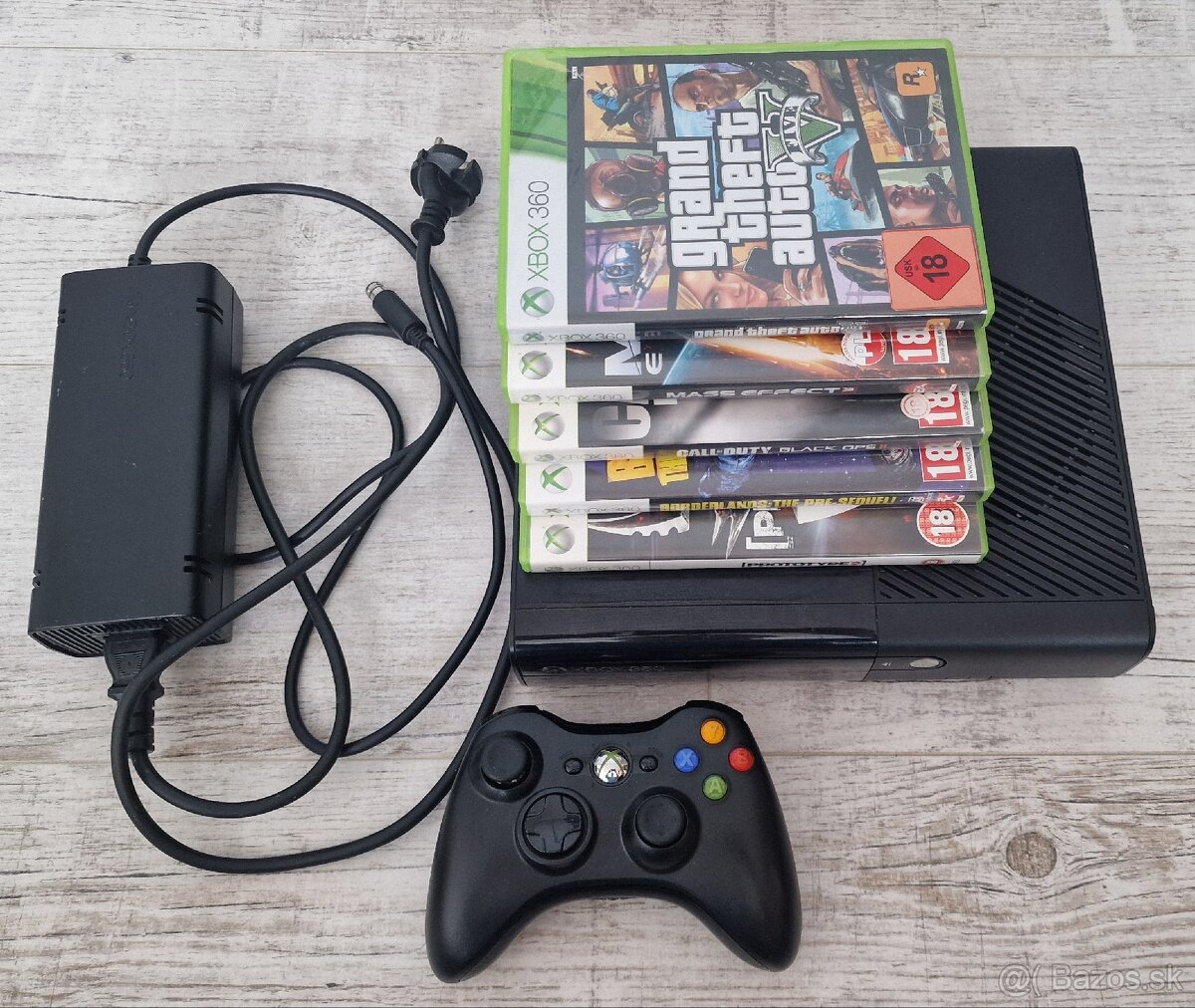 XBOX 360 E , 500Gb HDD + OVLADAC, HRY