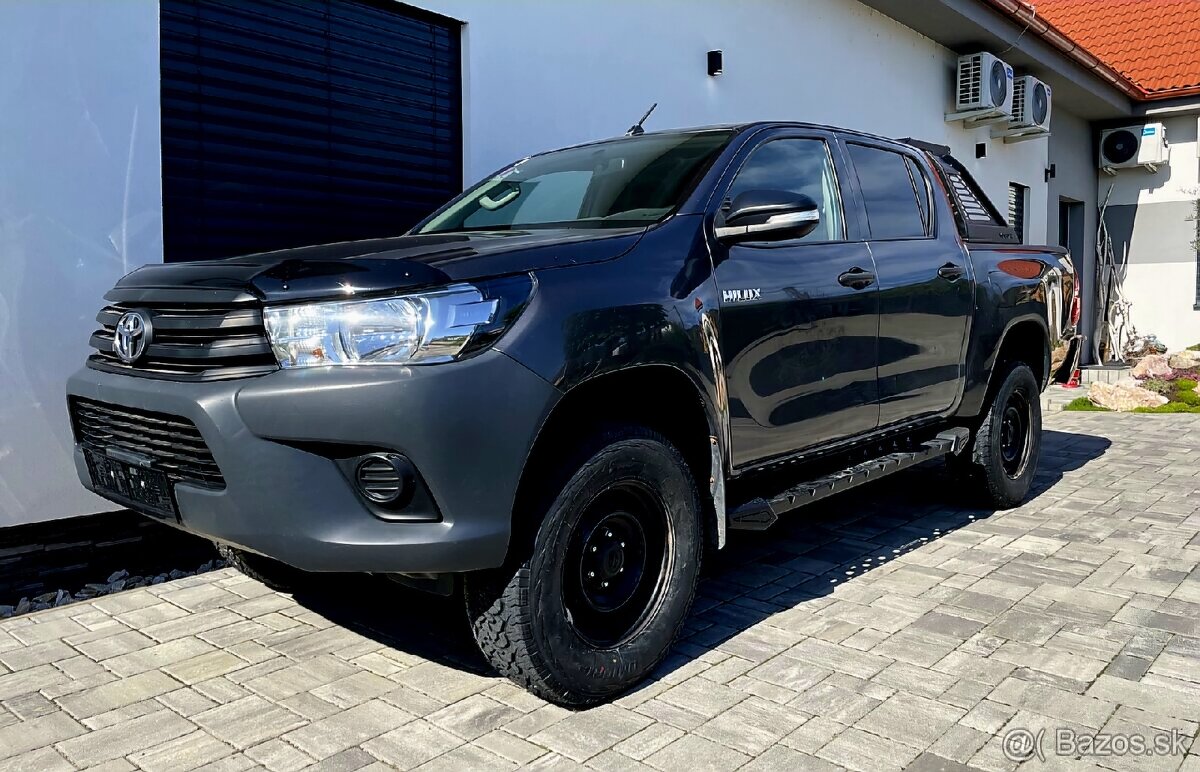 TOYOTA HILUX 2.4 D-4D - PREDAJ AJ NA SPLÁTKY