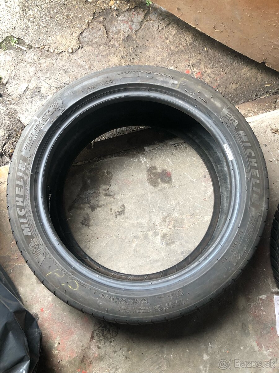 225/45 R17