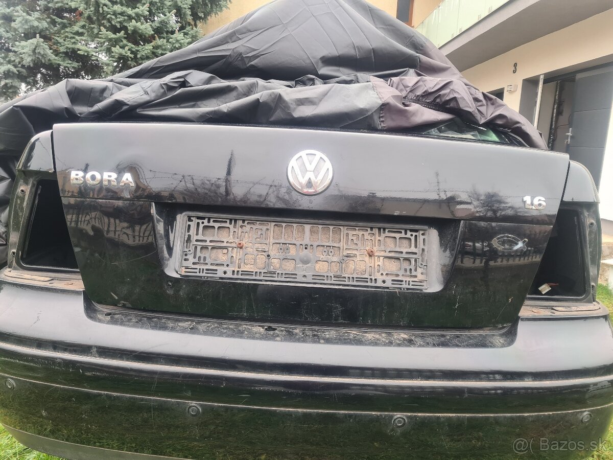 VW Bora kufrové dvere