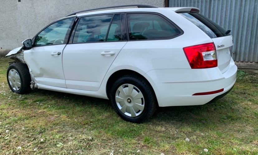 Predám havarovanú Škoda Octavia 1.6 TDi rv 2019 .