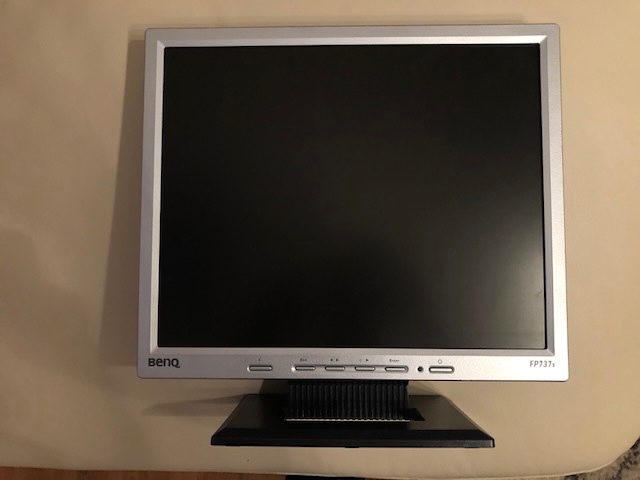 17 palcovy monitor benq