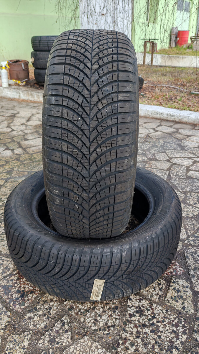 Celoročné pneu 225/55 R17 --- GOOD YEAR