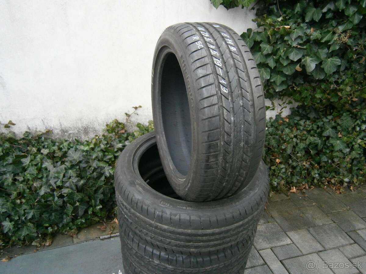 Predám 4x letné pneu Goodyear 235/45 R19 95V