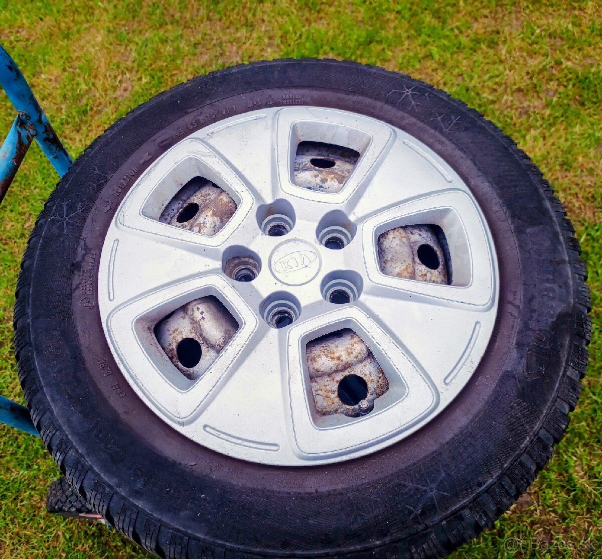Zimné pneu + plechové disky R15