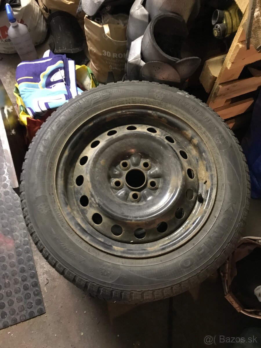 Zimne pneumatiky 195/60 R15 na plechovych diskoch