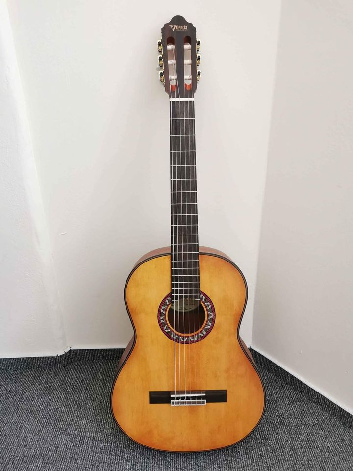 Klasická gitara s príslušenstvom