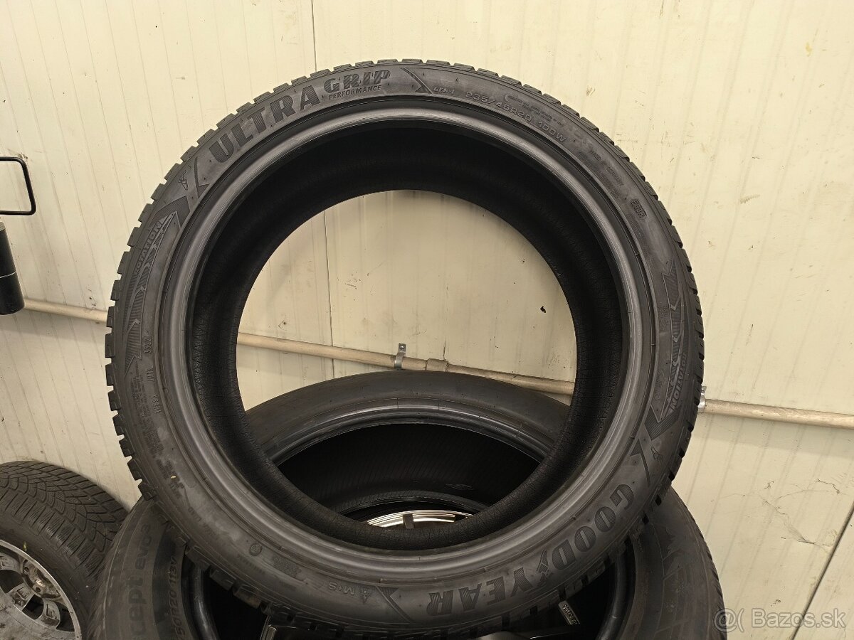 Goodyear Ultragrip 235/45R20 100W