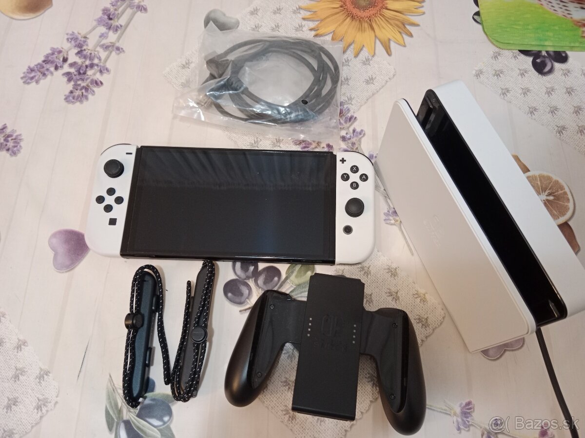 Nintendo switch OLED biela