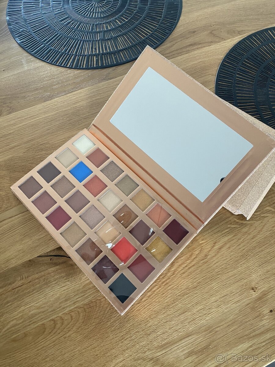 revolution glow paleta tieňov