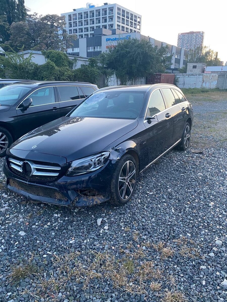 Mercedes-Benz C 300 de Multibeam 225kw (306PS) Havarované