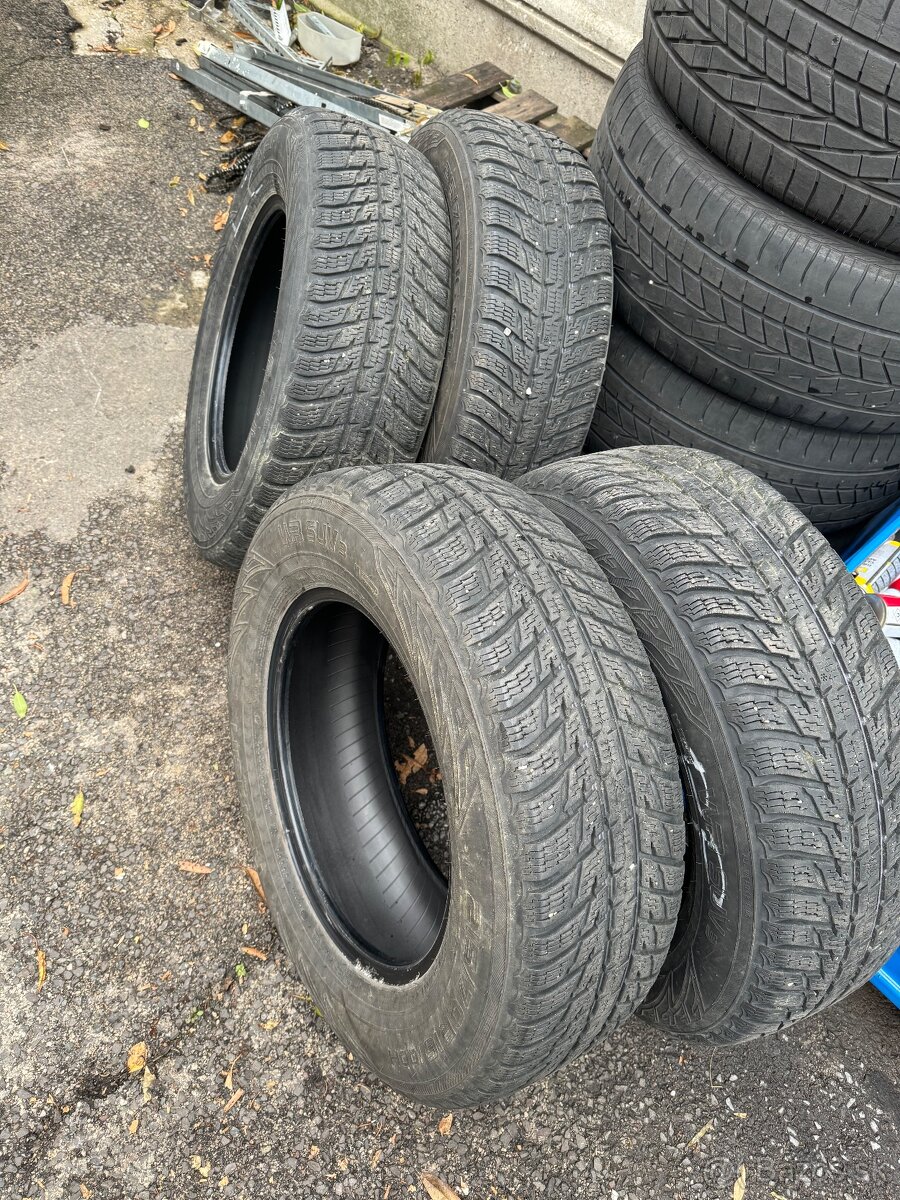 Zimné pneu NOKIAN 215/70R16 5-7mm sada