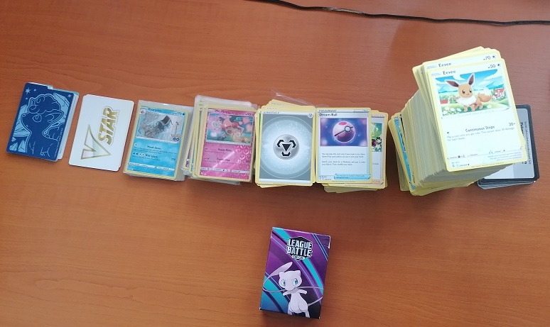 800ks Pokémon kariet