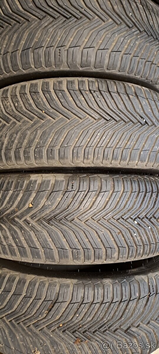 Predám 4ks pekné celoročné 215/50r17-91W Michelin