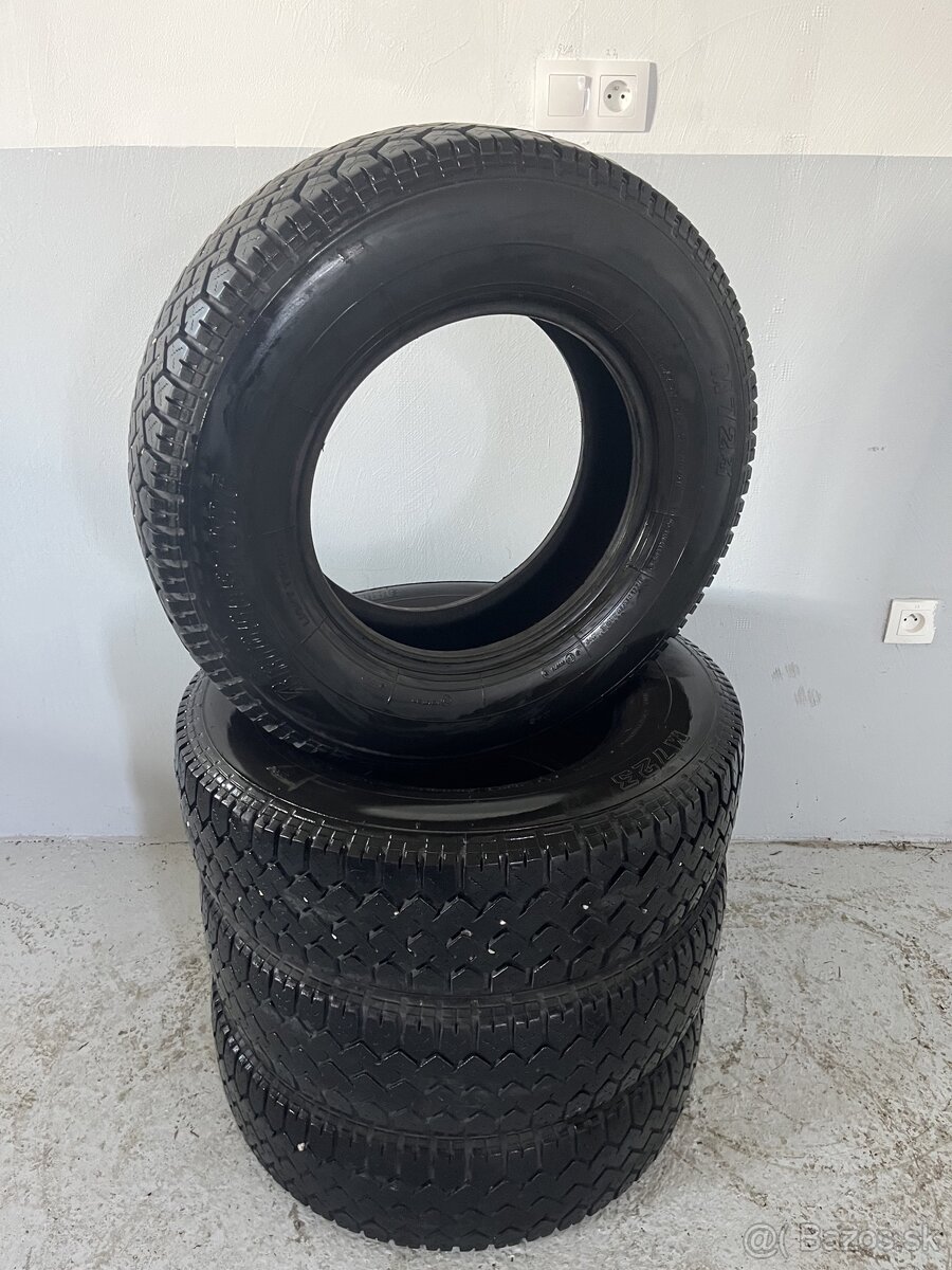 225/75 R16 C Celoročne Bridgestone