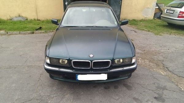 bmw e38	kapota orginal zelena