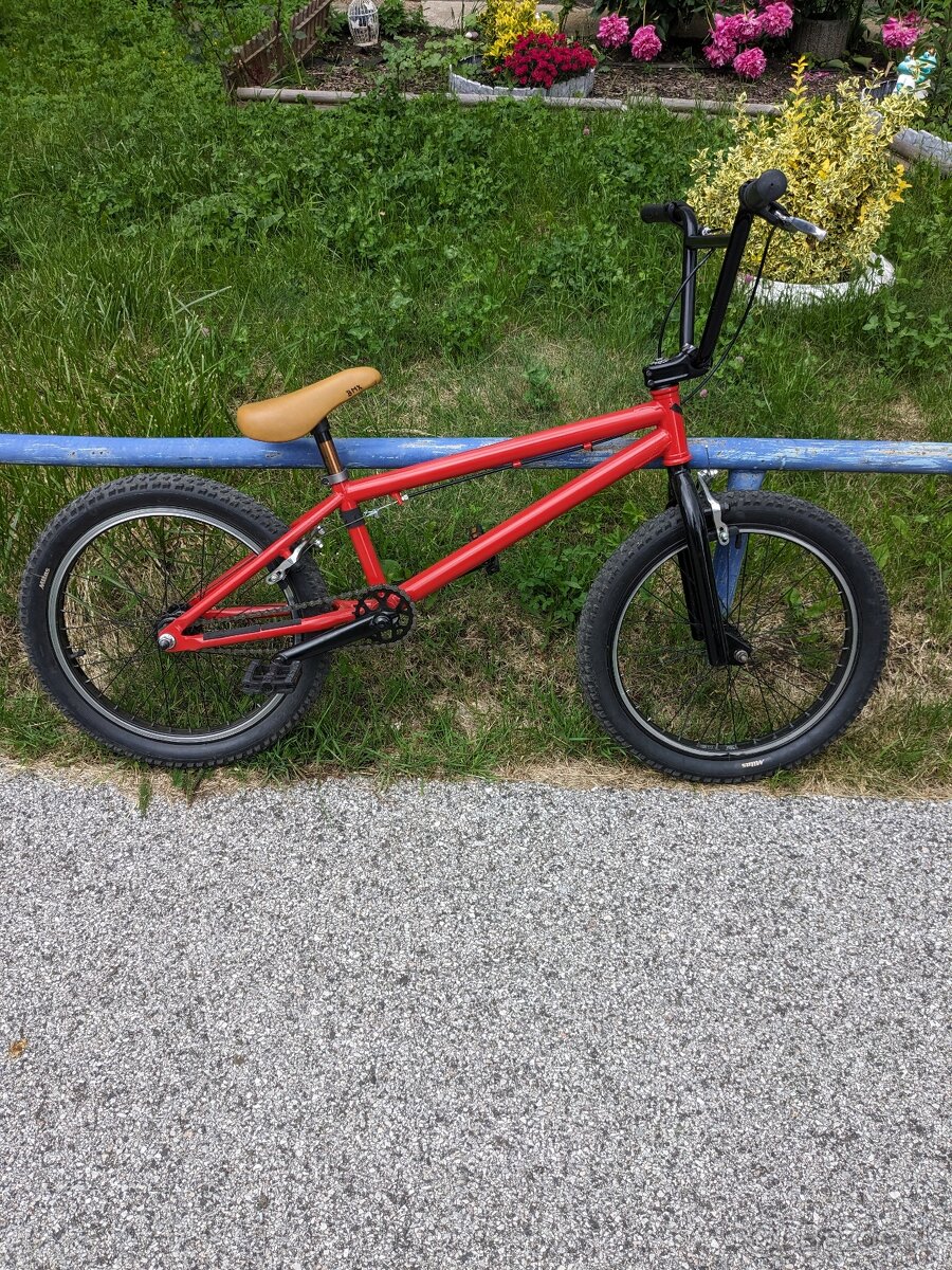 Predám bicykel BMX vo veľmi dobrom stave