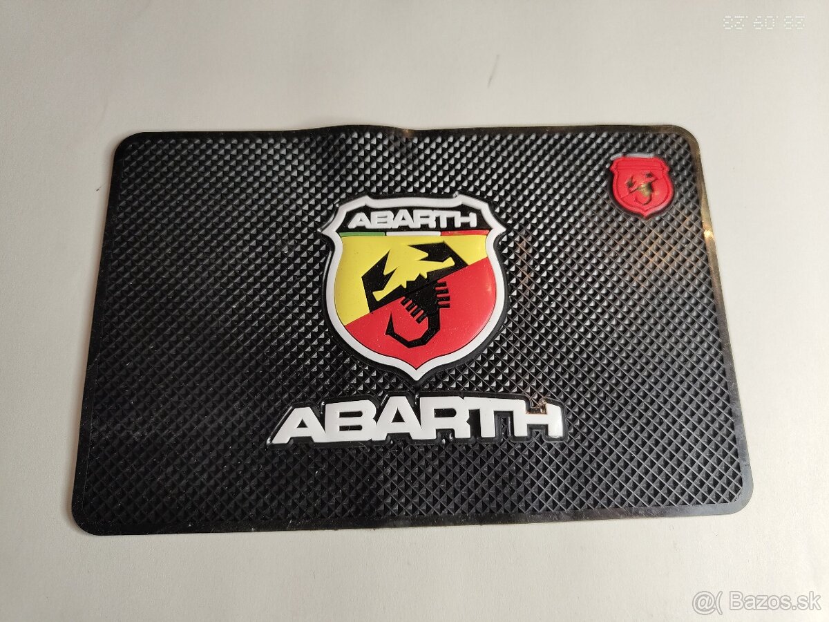 protismykova podlozka do auta abarth