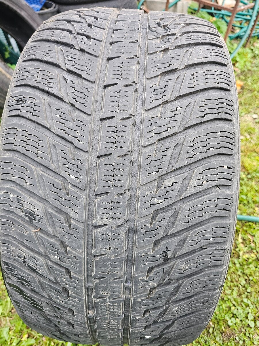 295/35r21